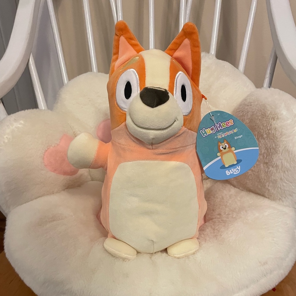 - NEW Bingo Hug Mee Squishmallow Bluey